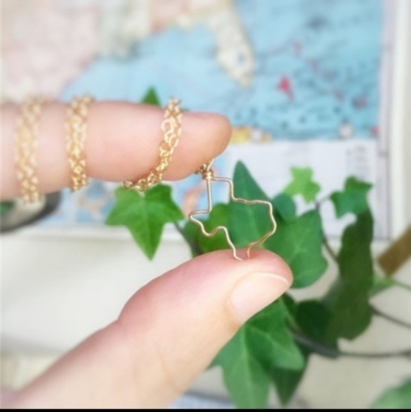 🍋 3 for $15! Gold Texas Penant Necklace Y'all - Picture 2 of 4